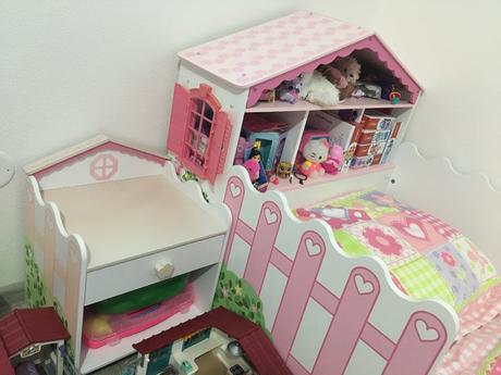 Detská postieľka a nočný stolík, 