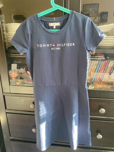 Predám nové šaty z uk tommy hilfiger velk 152, 152