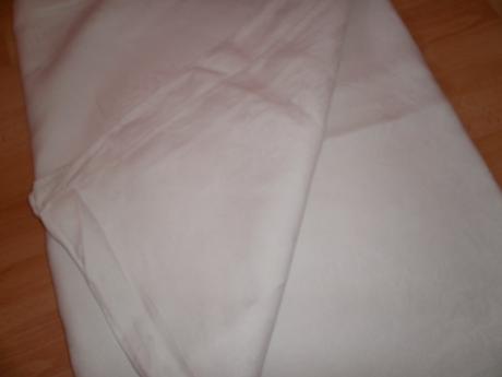 Biely bavlnený obrus,