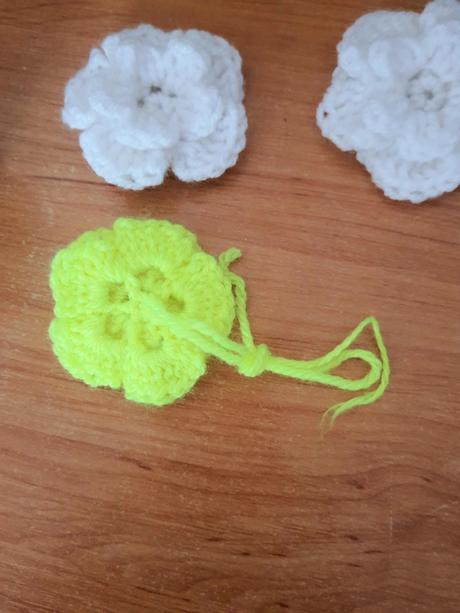 Háčkovane kvietky a srdiečka, 