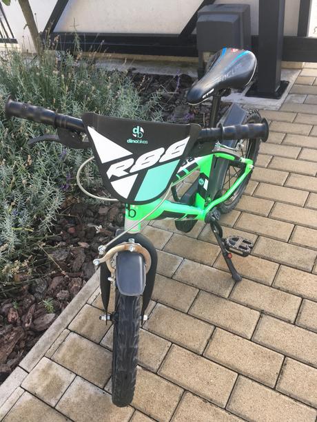 Dinobikes 16 s pomocnymi kolieskami, 16