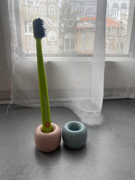 Drziak na kefky dizajnovy,