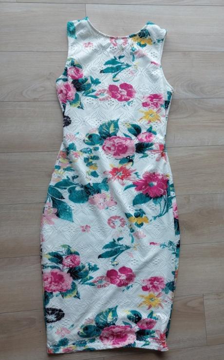 Šaty kvetinové, 38