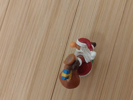 Zb vintage figúrka santa na snowboarde kinder ferr, 