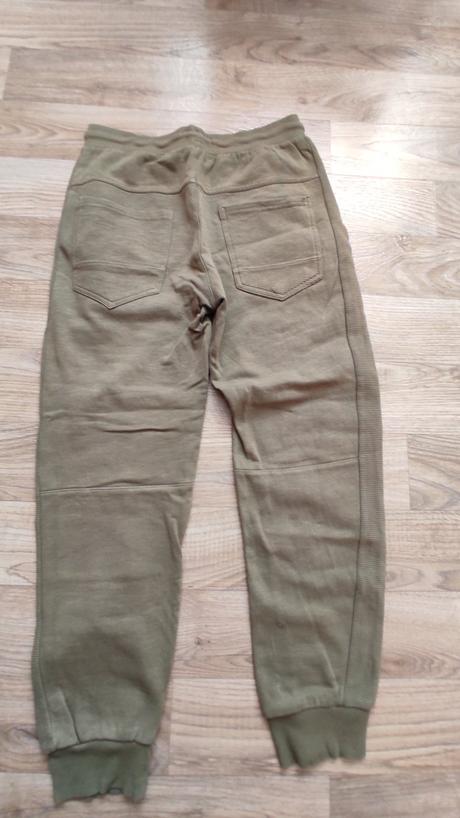 Teplaky, reserved,158