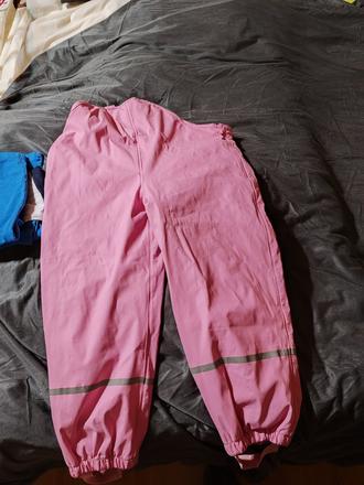 Nohavice do dažďa, lupilu,104