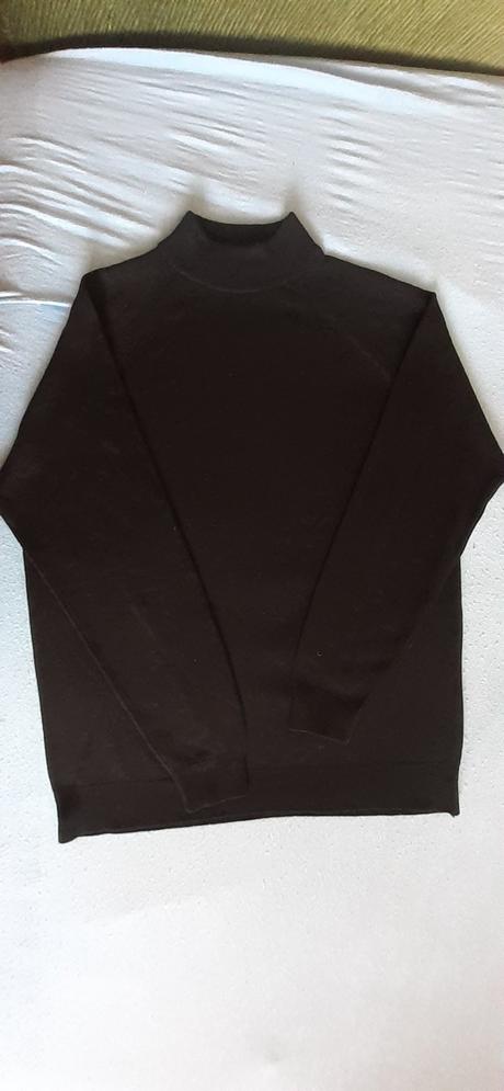 Balík oblečenia čiernej farby, 42