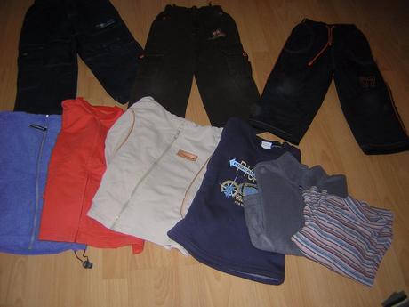 Balík vecí vel. cca 110-122, 122–134