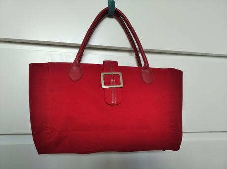 Červená kabelka,