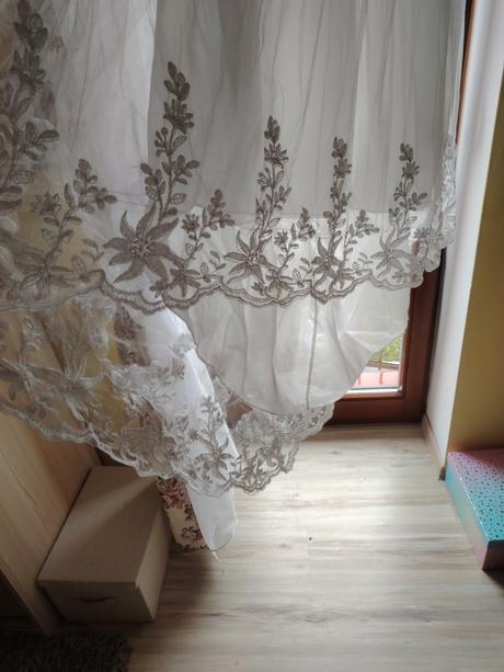 Krásne biele šaty, 152