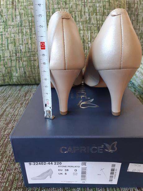 Kozene lodicky caprise, 38