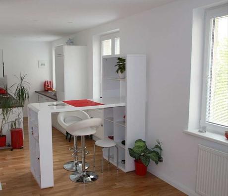 Barový stolík s knižnicou, 