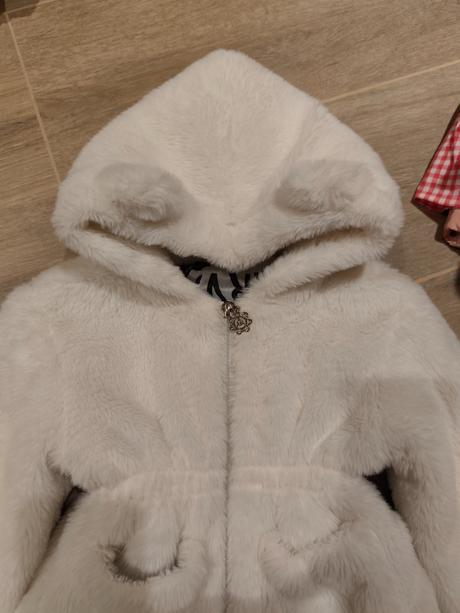 Biely kožušinový kabát na zips s kapucou, 92