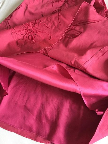 Spolocenské šaty pod kolená, 38