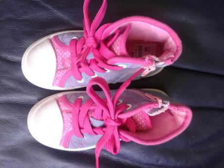 2x obuté tenisky, barbie,28