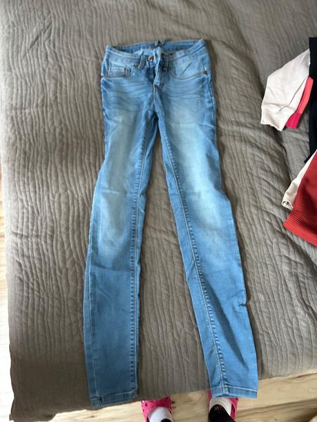 Dámske oblečenie, s