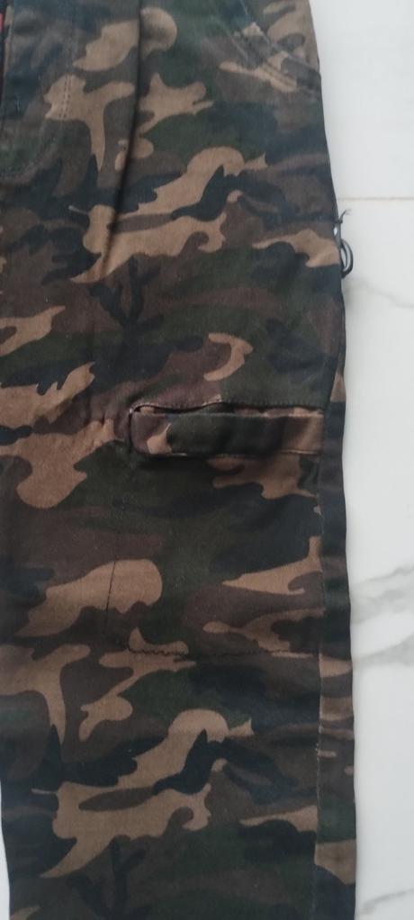 Maskáčové nohavice, 134