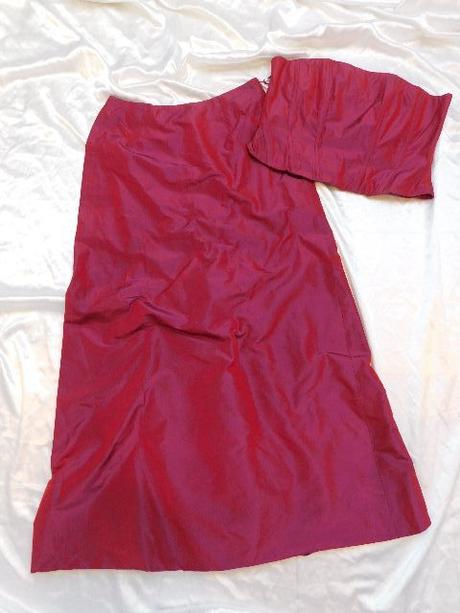 Velmi pekny spoločensky hodvabny kostym, 40