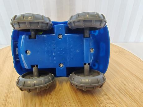 Tmavo modré autíčko oball, rattle&roll, 11,5 cm,