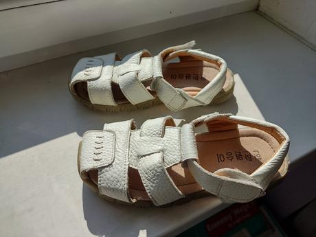 Celokožené sandálky, 31