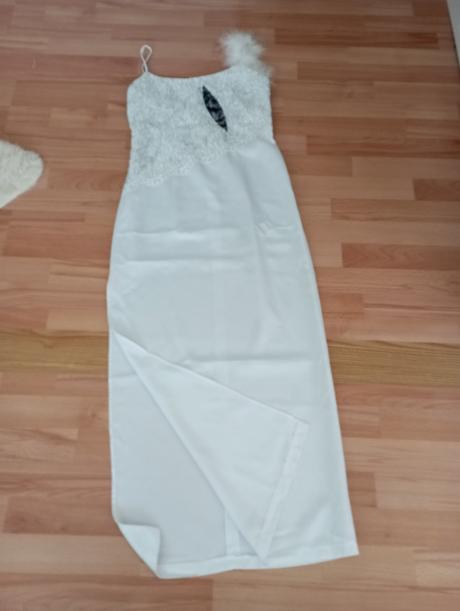 Biele saténové šaty, 38
