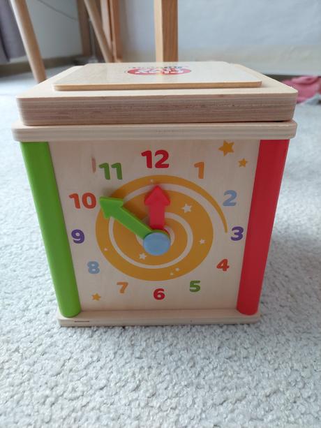 Detske hlavolamy v kocke,