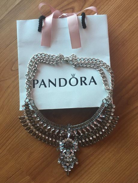 Nádherný krištáľový náhrdelník,