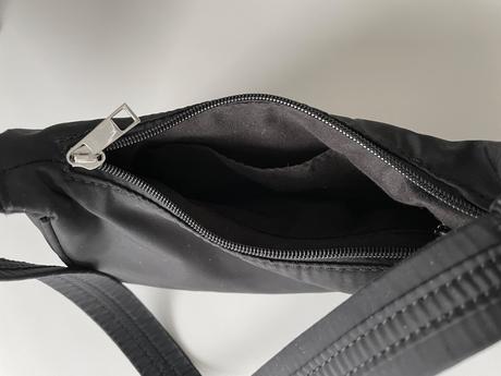 Asos malá čierna nylonová kabelka na plece/rameno, 