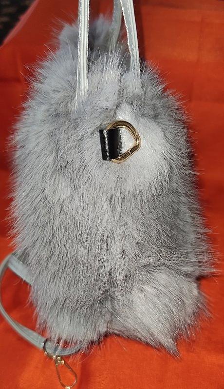 Sivá chlaptková kabelka, 