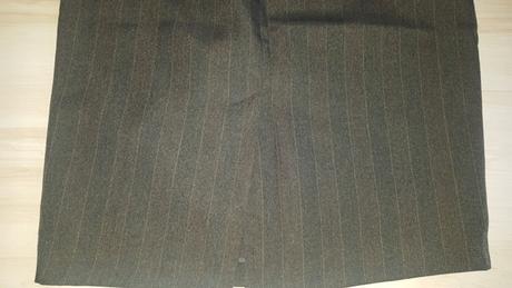 Kostým v odtieňoch zelenej, 42