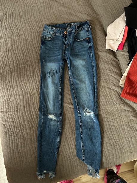 Dámske oblečenie, s