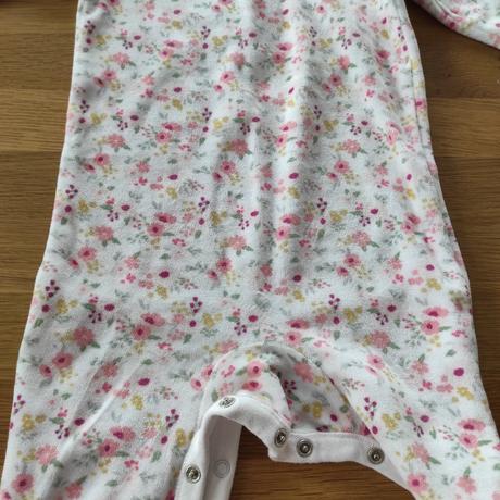 Overal kvietkovaný, f&f,86