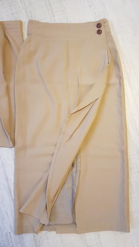 Zaujimava sada nohavice a sukna, 36