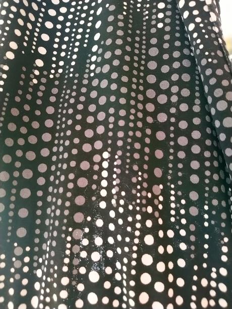 Elastická čierno sivo biela sukňa s bodkami, elvi, xxxl