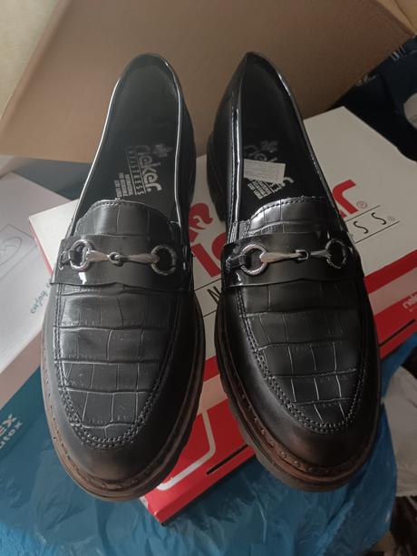 Poltopanky uz aj s poštou, rieker,42