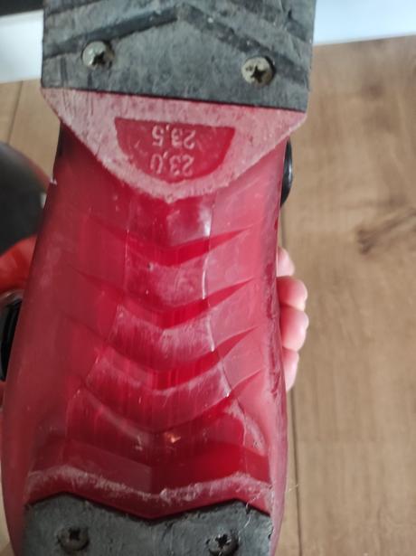 Lyžiarky, atomic,36