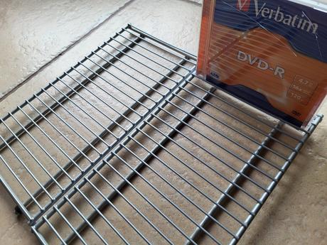 2 stojany na cd/dvd, 
