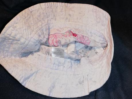 Klobúk s motýľmi, 68