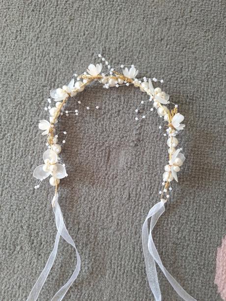 Predám saty velk.140 cm na 1.sv.prijim. a ozdoba, 140