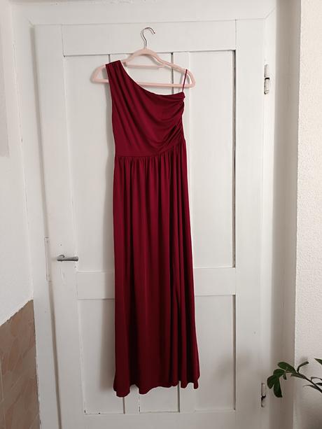 Bordové šaty na jedno rameno, m