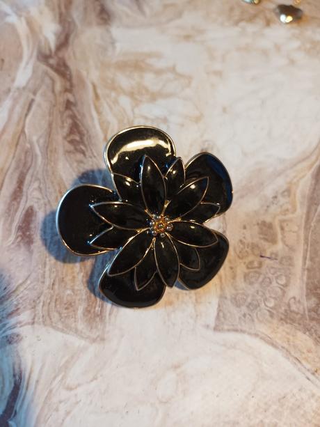 Extravagantný prsteň, 