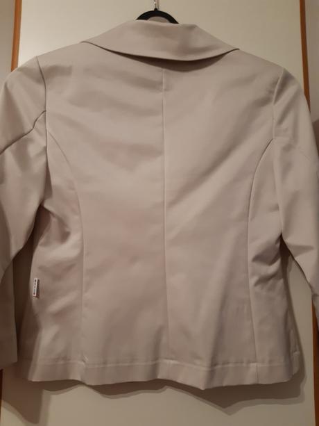 Krémové bolerko, 38