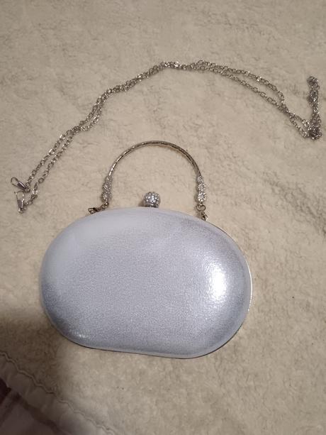 Kabelka už aj s poštou,