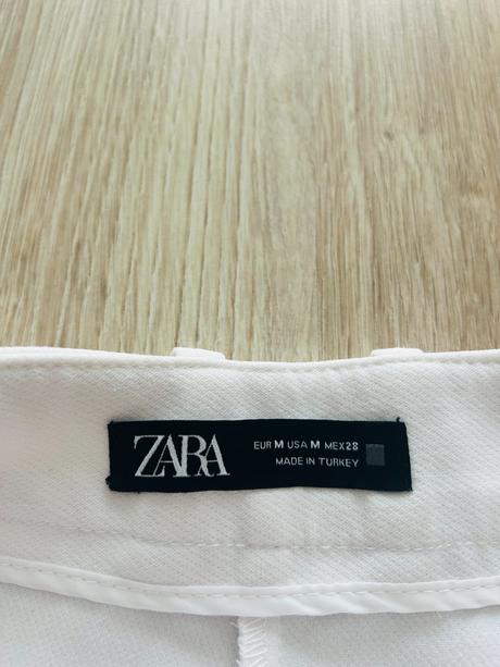 Krásne elegantné šortky značky zara, zara,m
