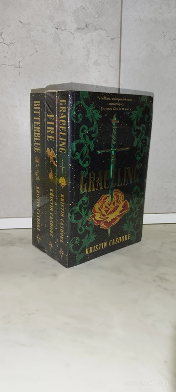 Kristin cashore - realm series, 