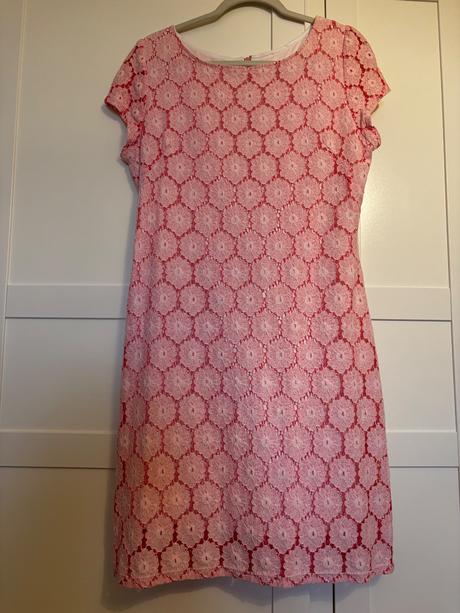 Na mieru šité šaty, m