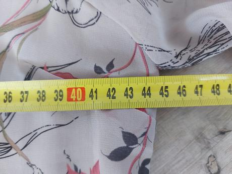 Kvetinová blúzka, 38