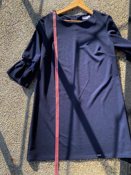 Spoločenské krátke šaty s volánovými rukávmi, m