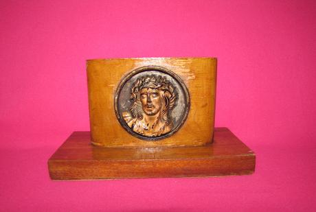 Drevená dekorácia s ježišom, 