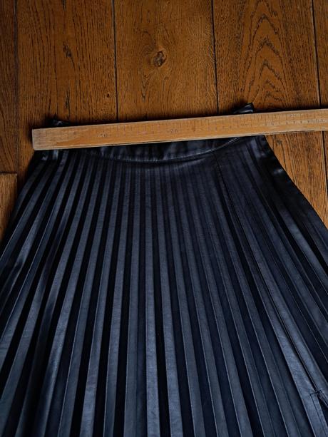 Bershka plisovaná midi sukňa z umelej kože, bershka,s